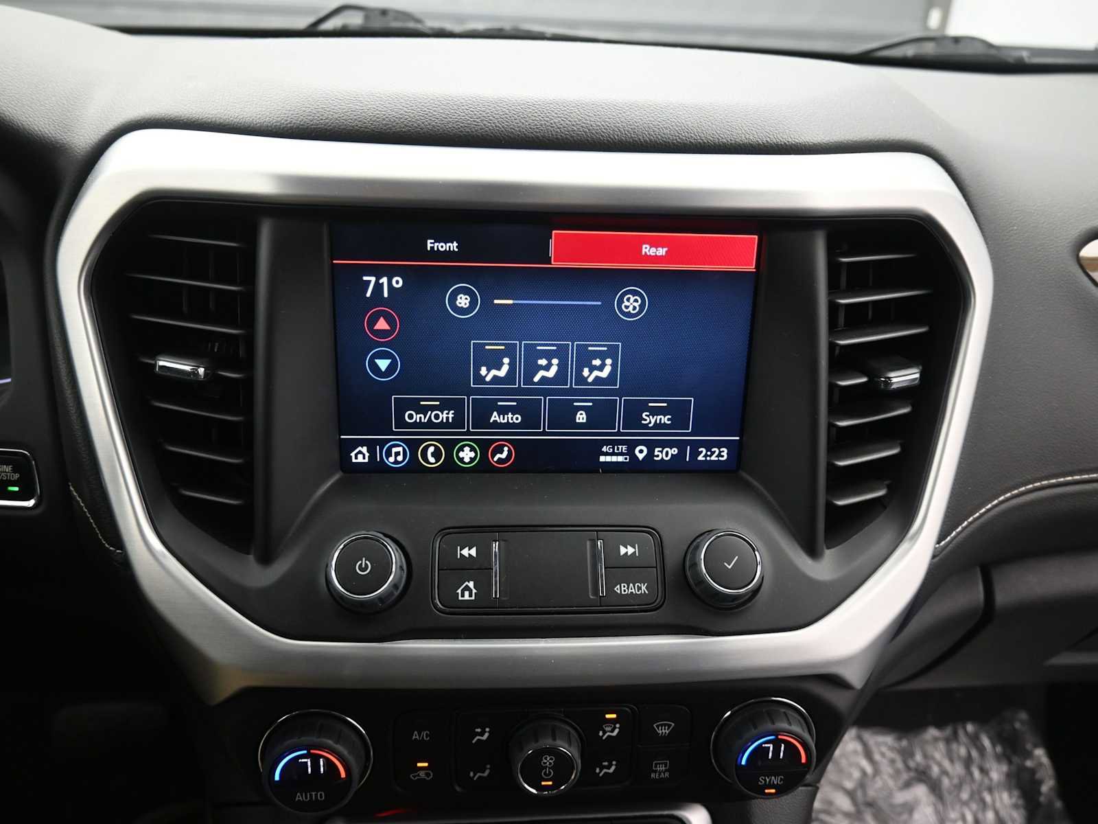 Used 2023 GMC Acadia SLE image 18