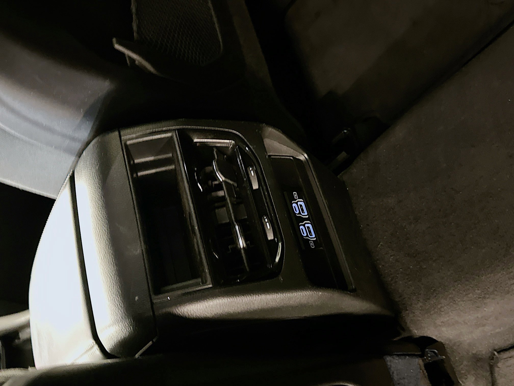 Used 2023 Jeep Grand Cherokee Laredo image 27