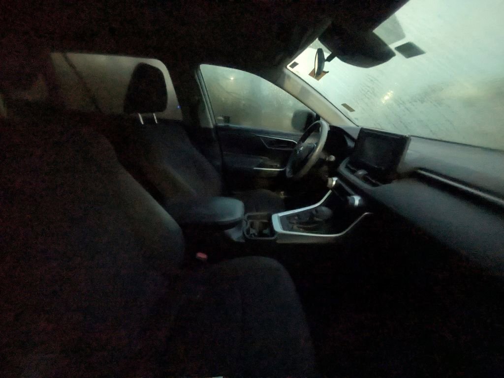 Used 2019 Toyota RAV4 LE image 10