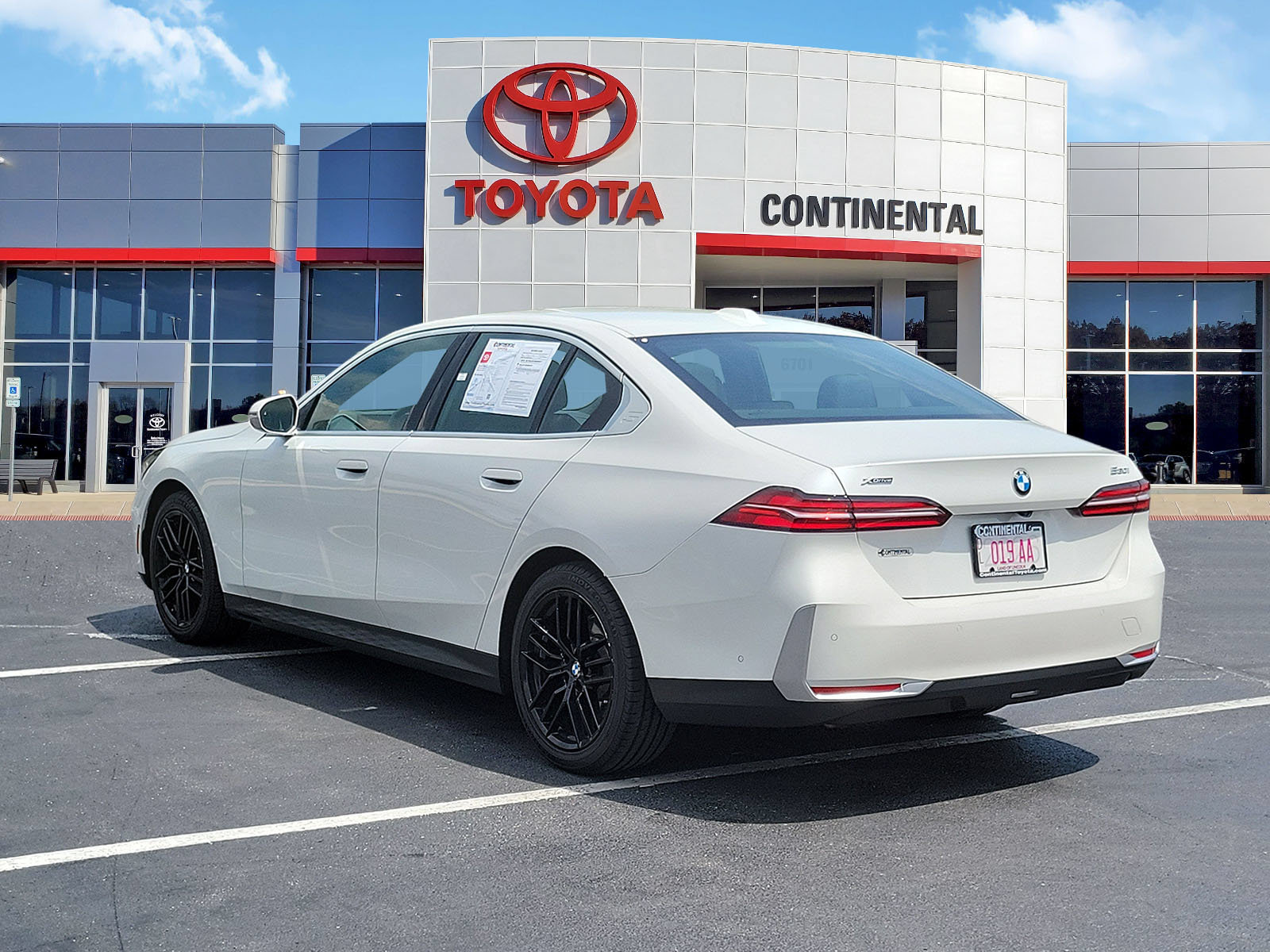 Used 2024 BMW 530i xDrive AWD/4WD image 4