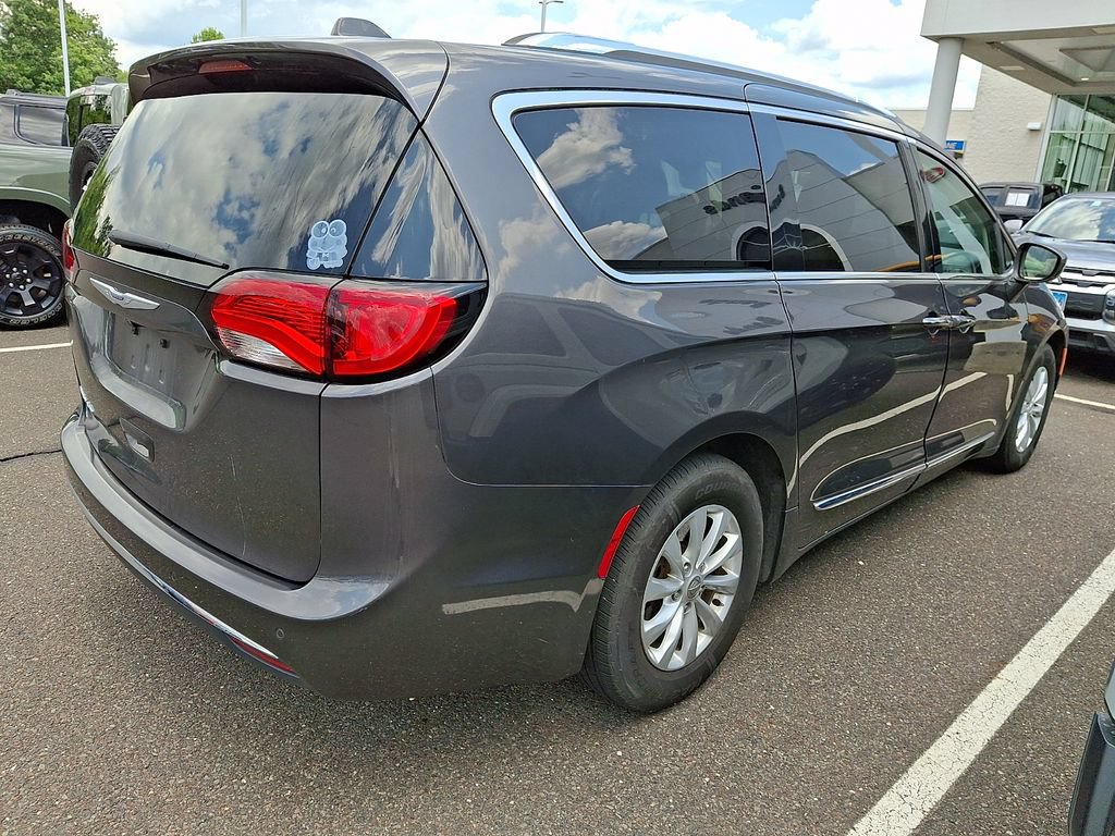 Used 2019 Chrysler Pacifica Touring-L FWD image 5