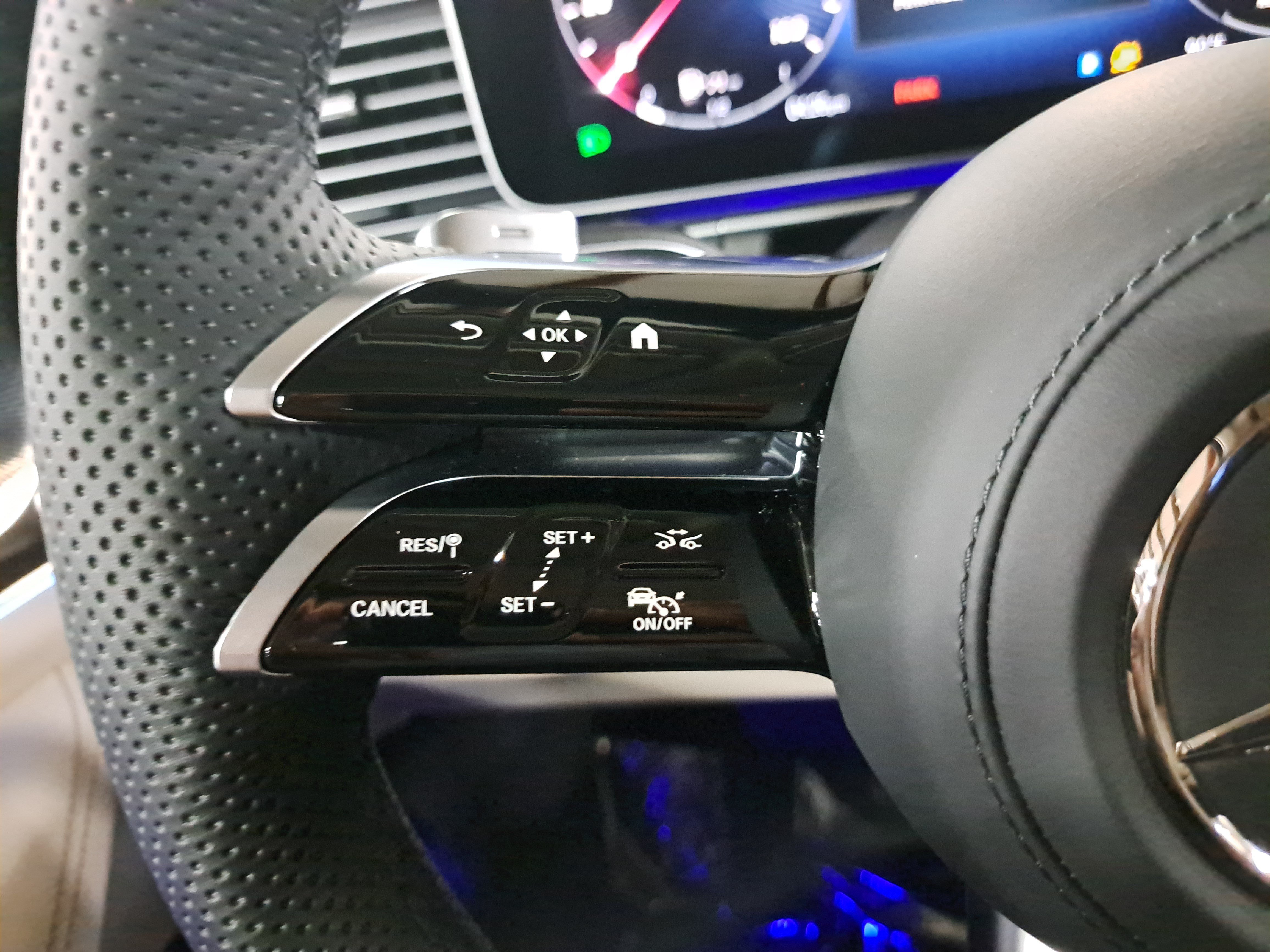 New 2026 Mercedes-Benz GLS 450 4MATIC image 17