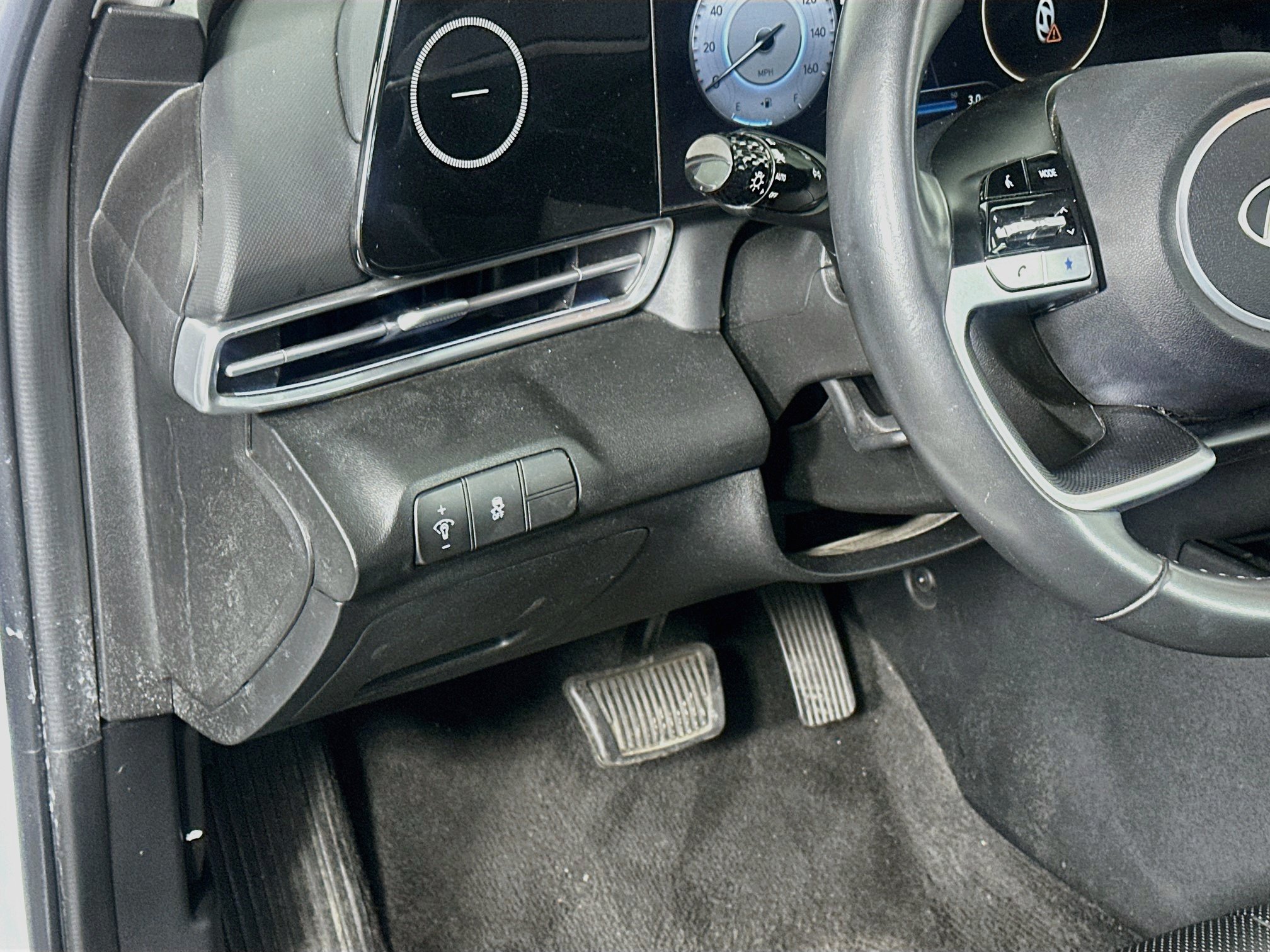 Used 2025 Hyundai Elantra Limited FWD image 17