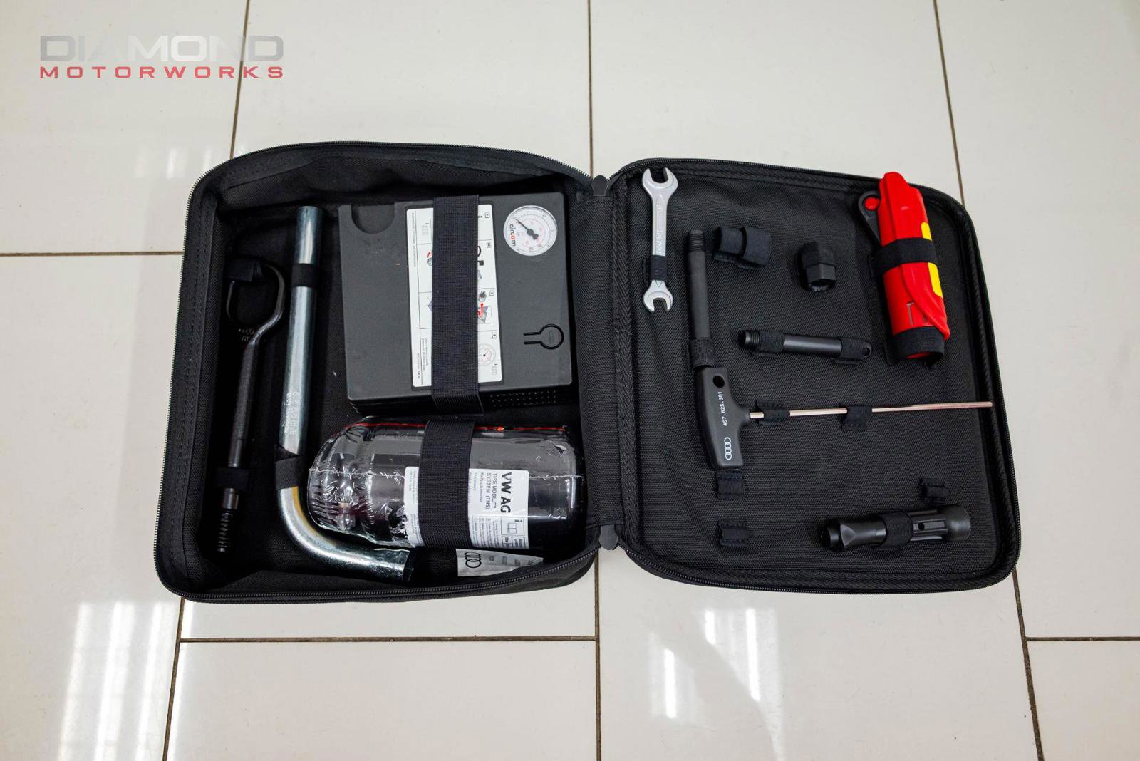 Used 2018 Audi R8 V10 w/ Carbon Exterior Package image 94