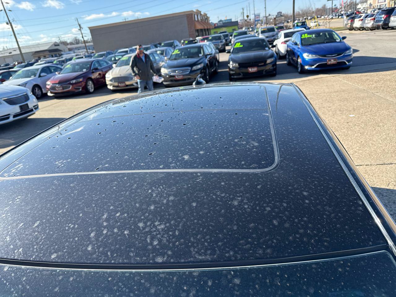 Used 2017 Chrysler 300 Limited RWD image 9