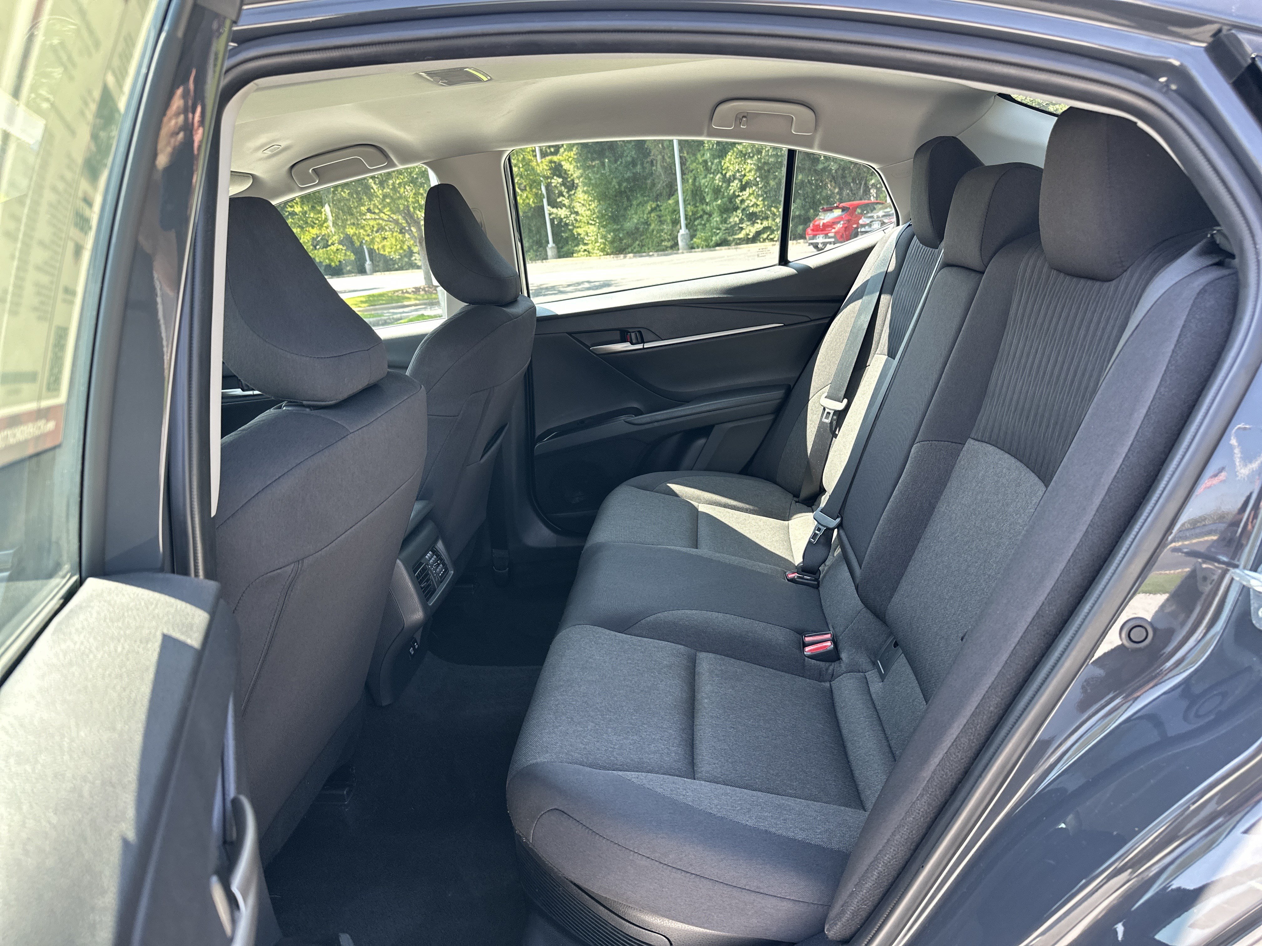 Used 2025 Toyota Camry LE FWD image 31