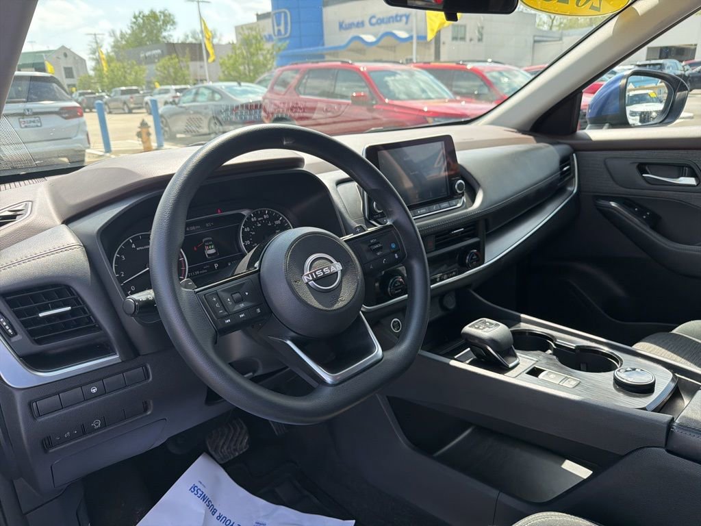 Used 2023 Nissan Rogue SV image 15