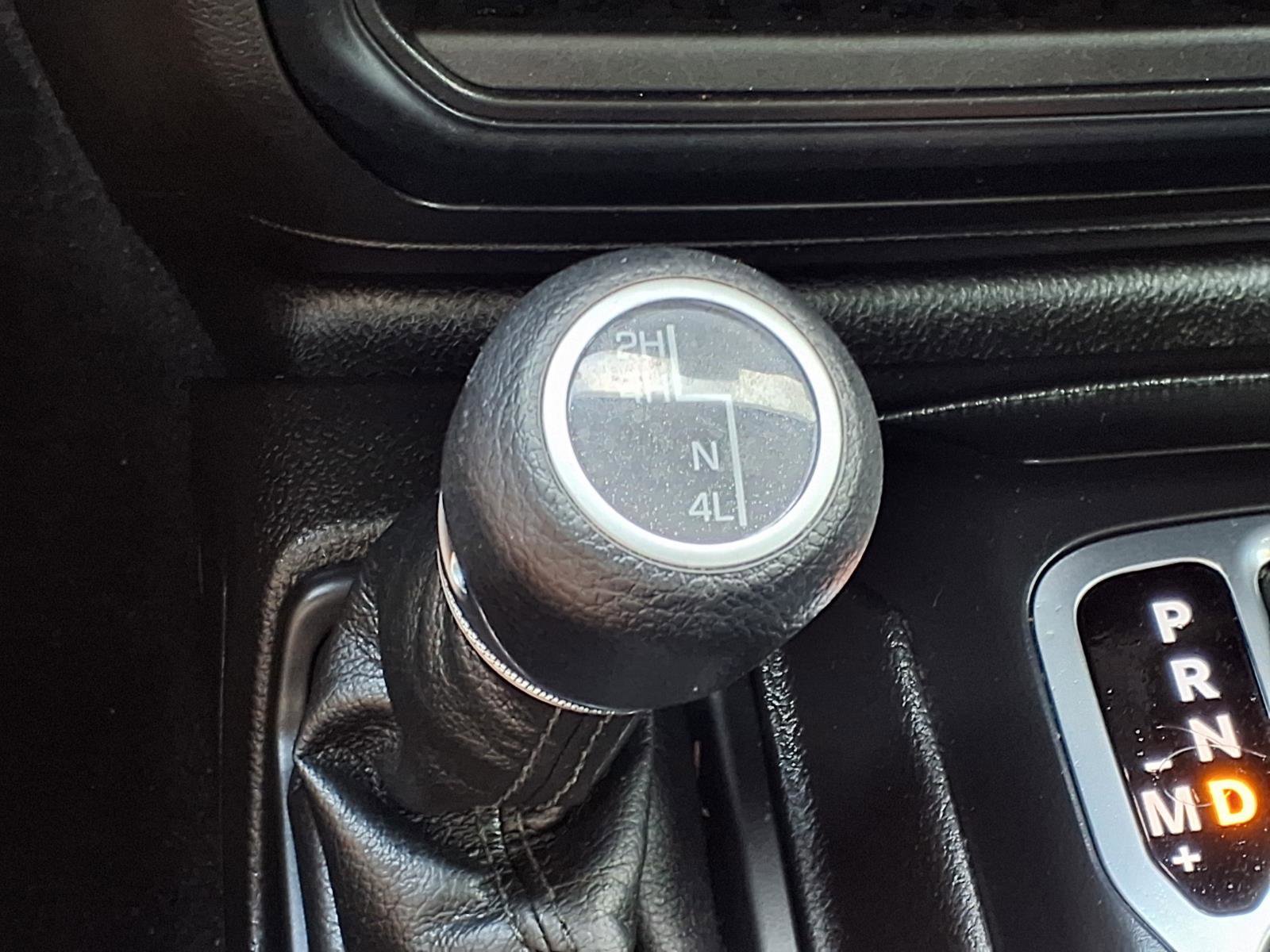 Used 2023 Jeep Gladiator Sport image 8