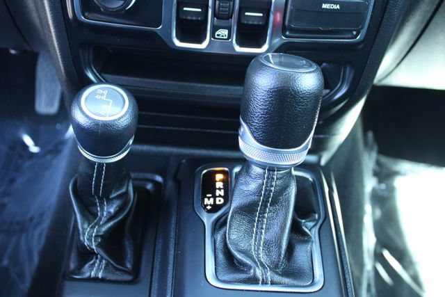 Used 2022 Jeep Wrangler Unlimited Sahara w/ Cold Weather Group AWD/4WD image 16