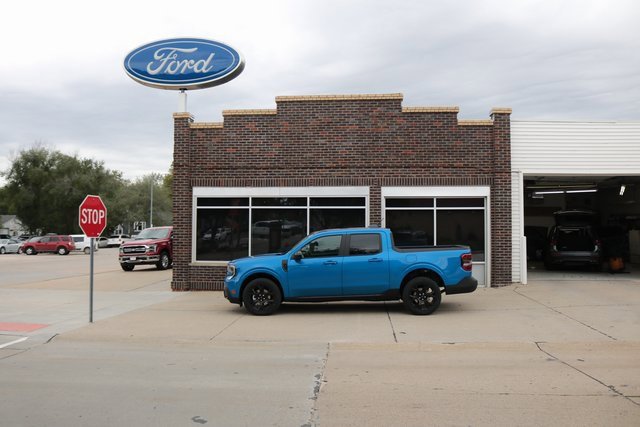 New 2025 Ford Maverick Lariat w/ Black Appearance Package image 1