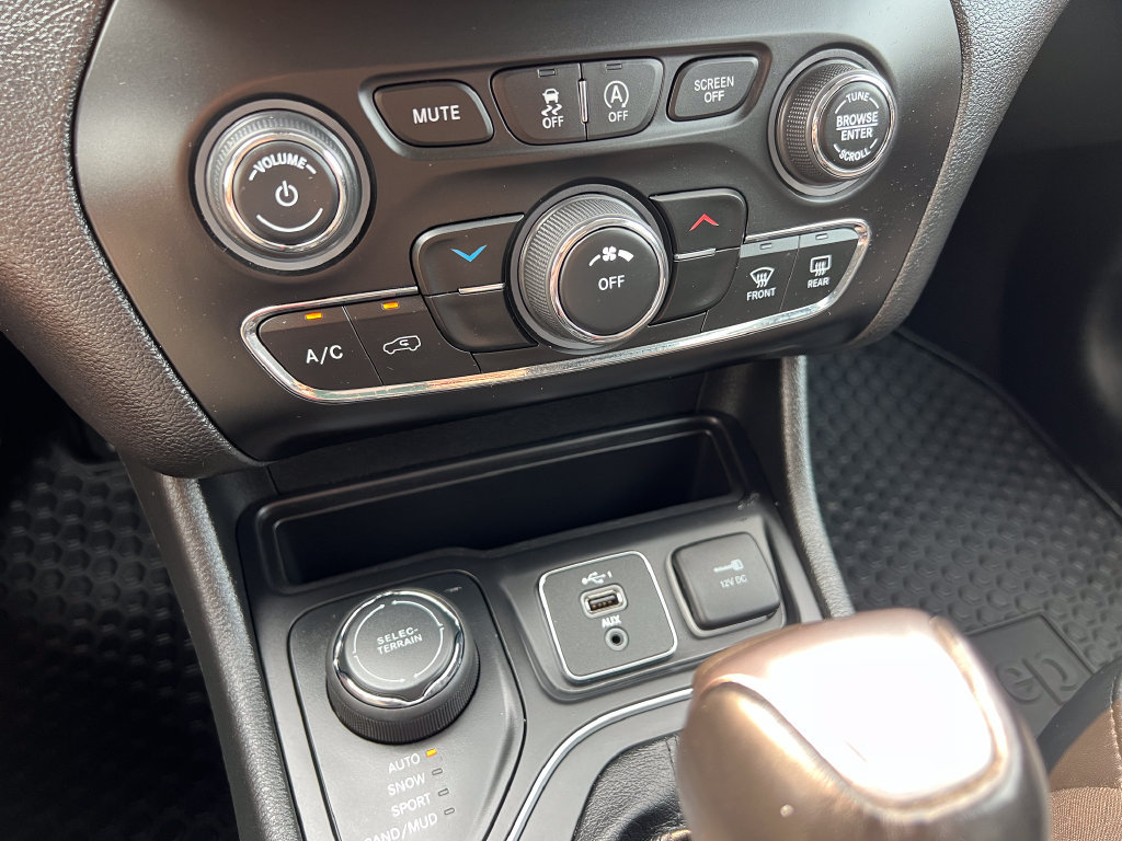 Used 2021 Jeep Cherokee Latitude Lux AWD/4WD image 22