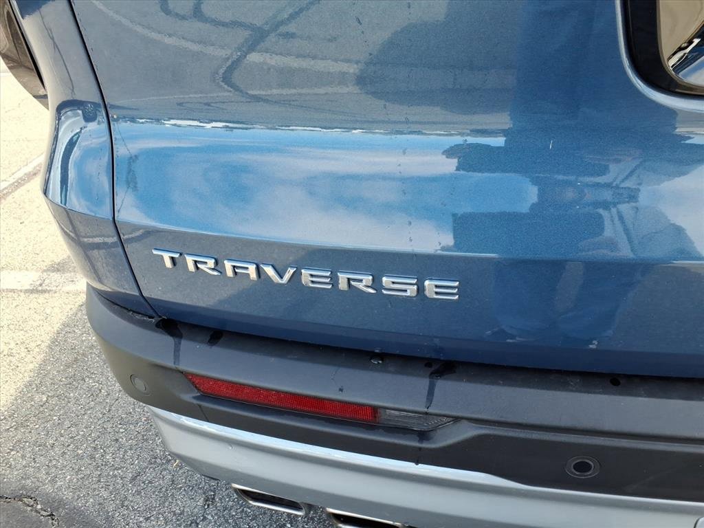 Used 2025 Chevrolet Traverse LT image 5