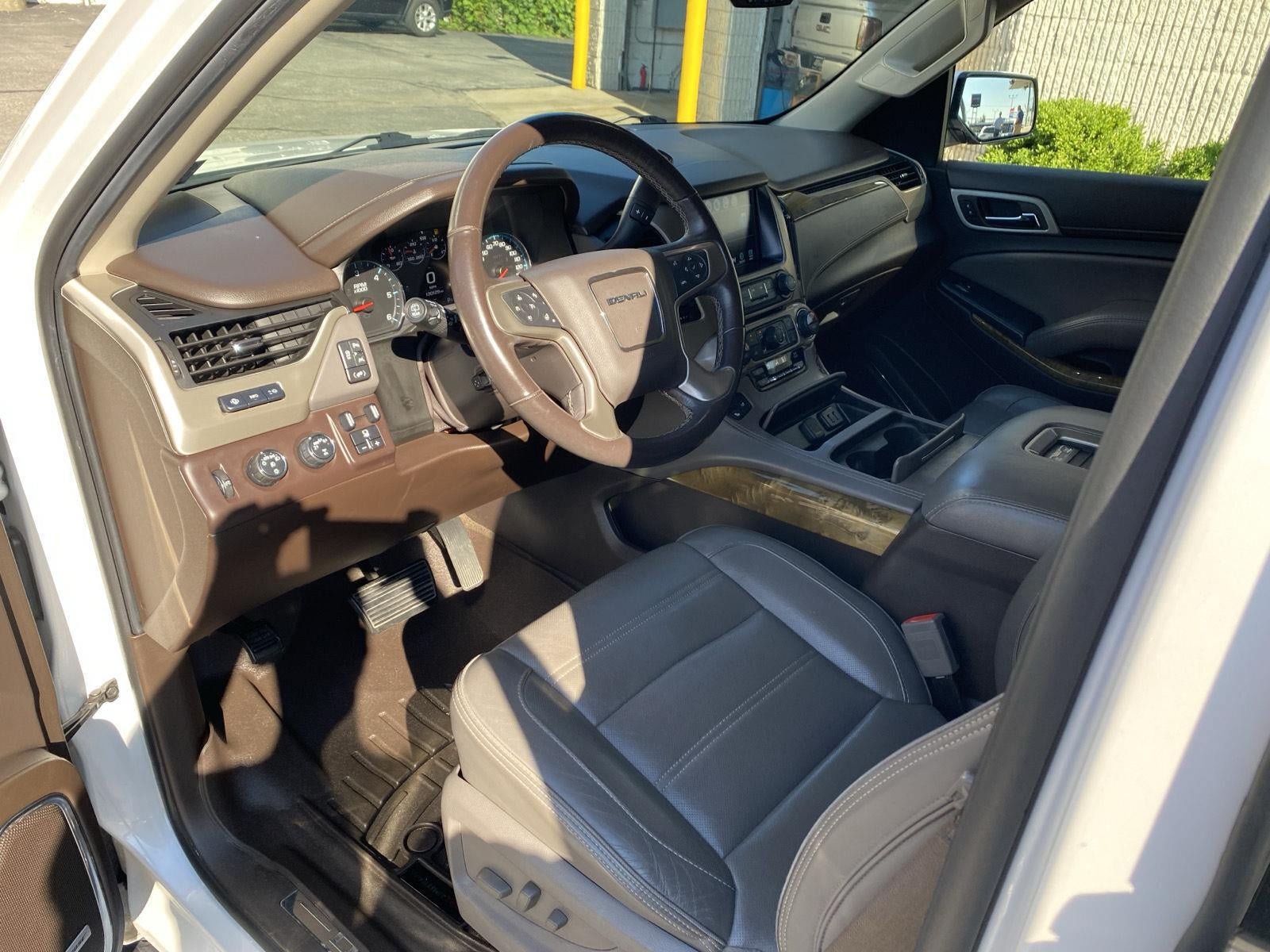 Used 2017 GMC Yukon XL Denali w/ Open Road Package AWD/4WD image 13
