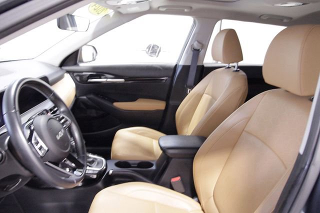 Used 2024 Kia Seltos EX image 16