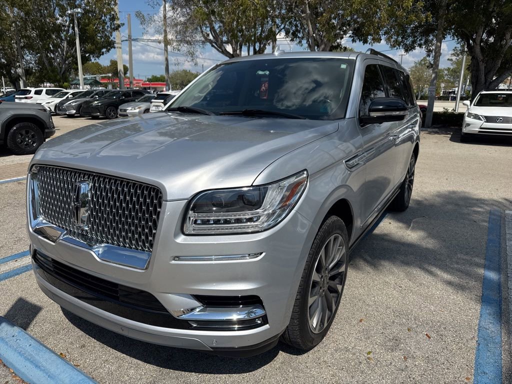 Used 2018 Lincoln Navigator Select image 2