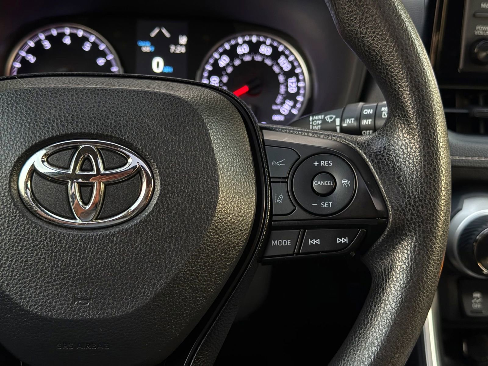 Used 2019 Toyota RAV4 XLE w/ Convenience Package FWD image 29