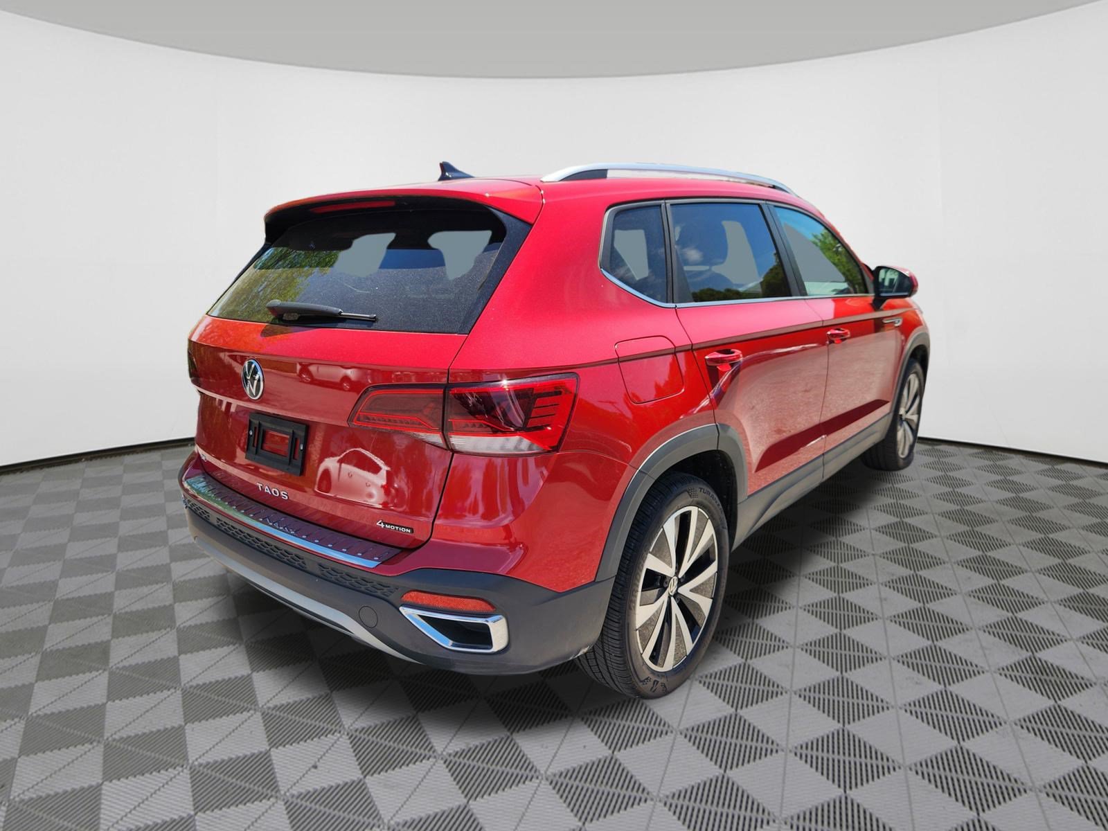 Certified 2023 Volkswagen Taos SE w/ Panoramic Sunroof Package AWD/4WD image 4