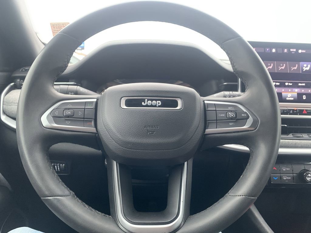 Used 2024 Jeep Compass Latitude image 11