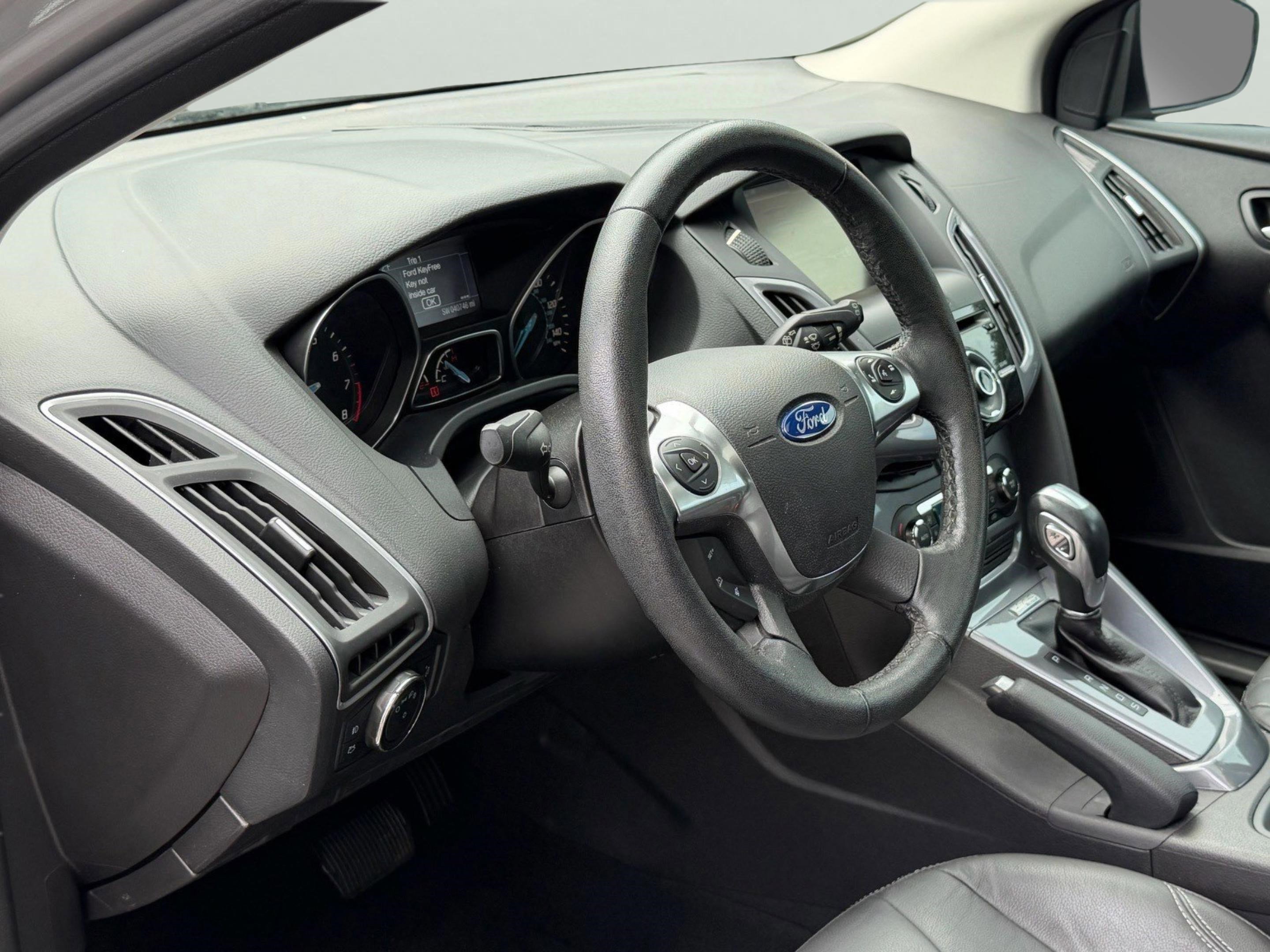 Used 2014 Ford Focus Titanium FWD image 11