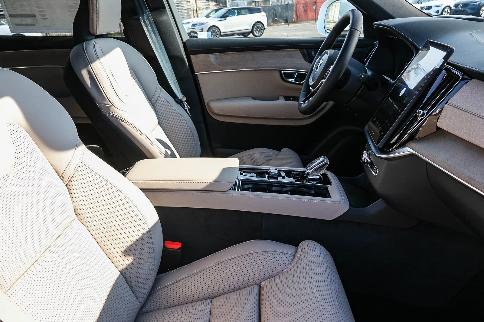 New 2026 Volvo XC90 B6 Ultra w/ Protection Package image 17