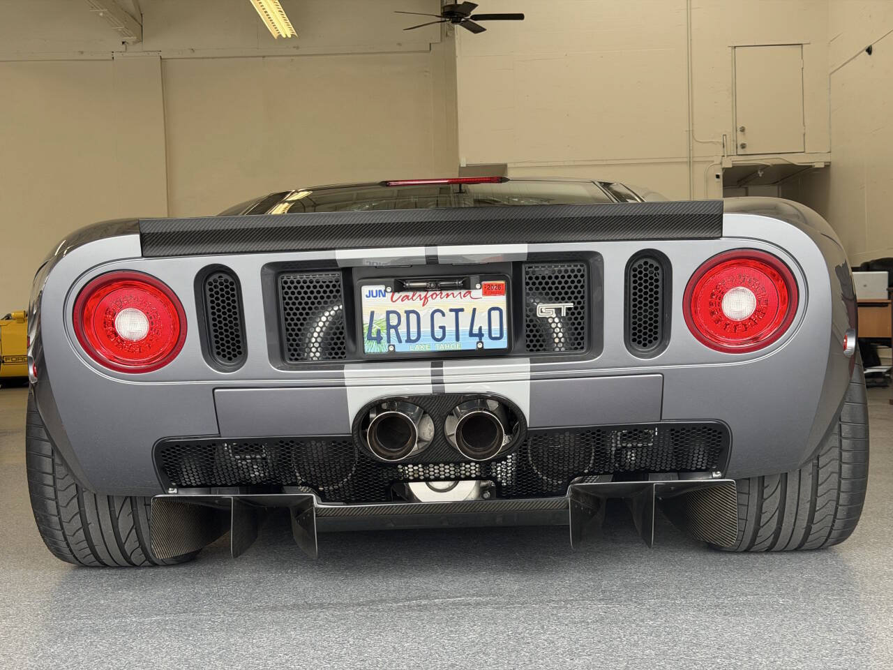 Used 2006 Ford GT RWD image 18