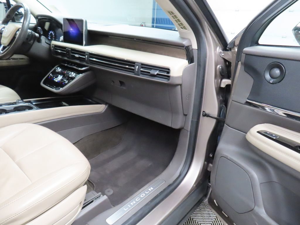 Used 2020 Lincoln Corsair Reserve AWD/4WD image 37