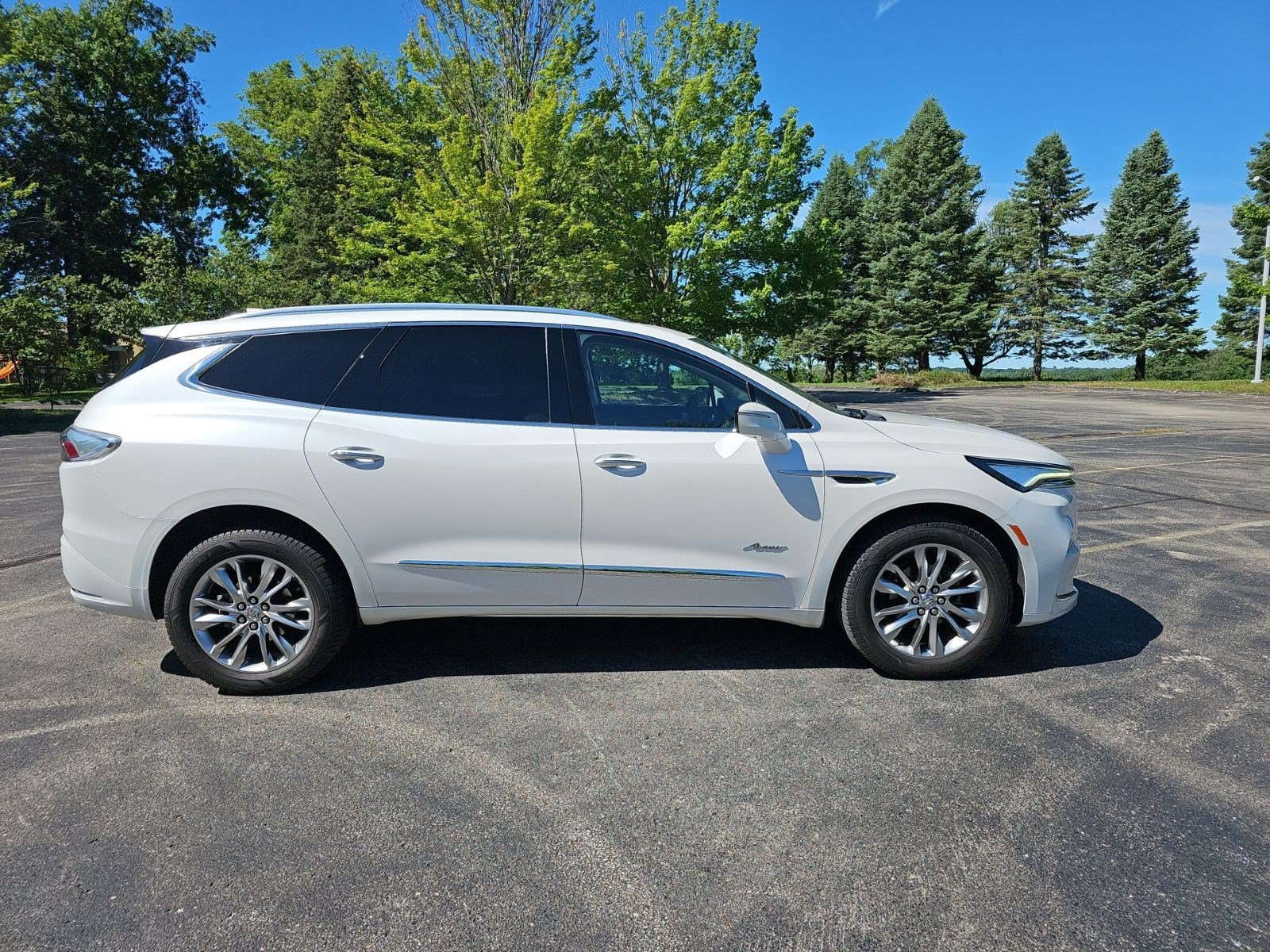 Used 2023 Buick Enclave Avenir w/ Trailering Package, 5000 lbs. AWD/4WD image 7