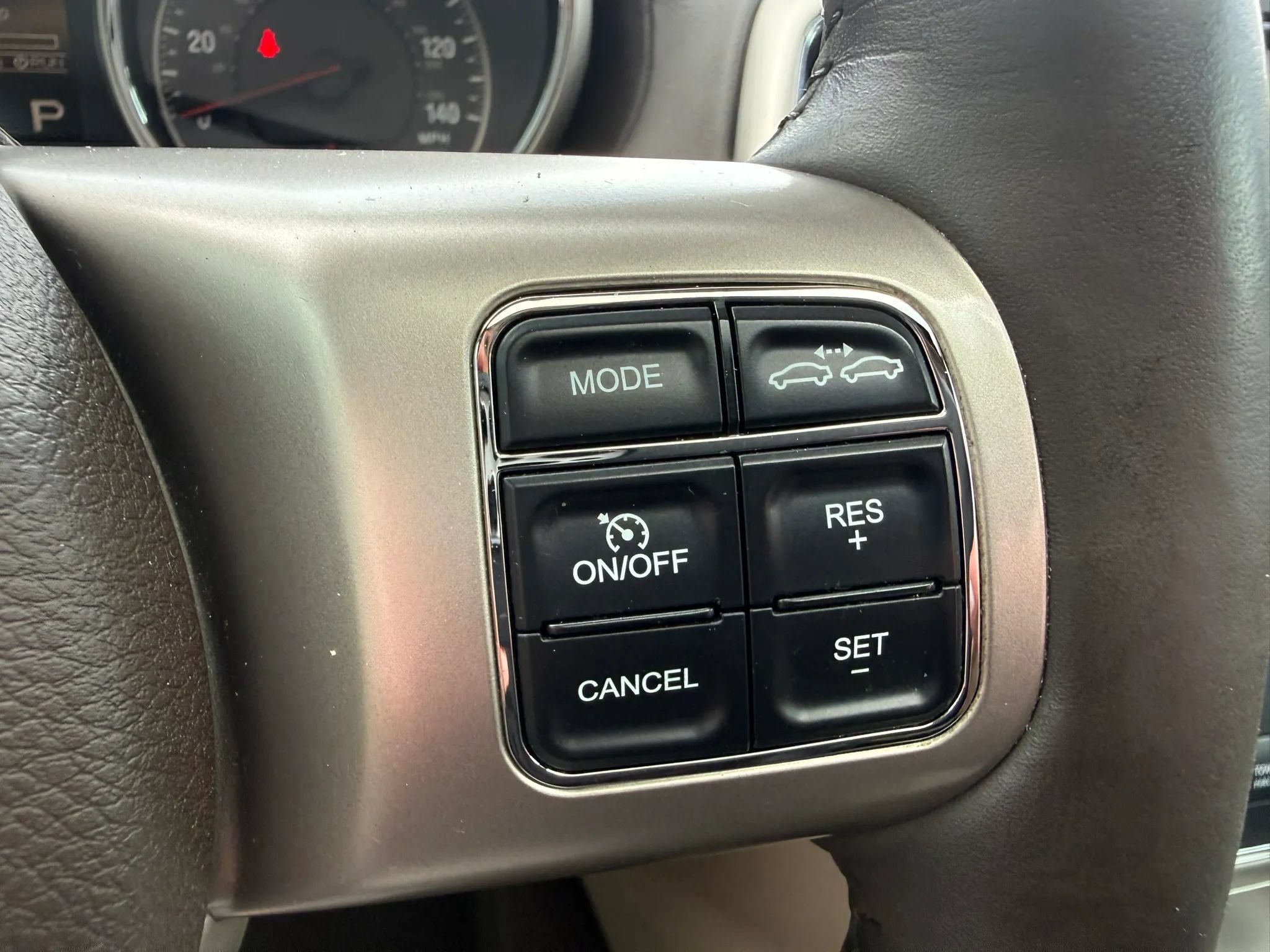 Used 2011 Jeep Grand Cherokee Overland AWD/4WD image 29
