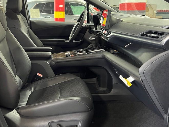 New 2026 Toyota Sienna Platinum AWD/4WD image 19