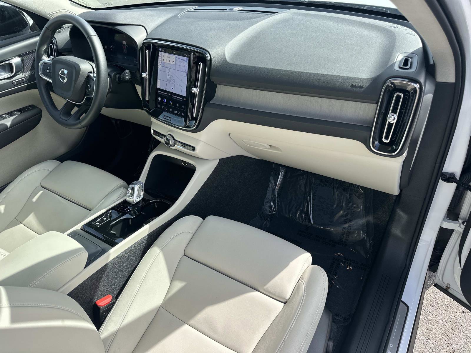 Certified 2026 Volvo XC40 B5 Plus w/ Protection Package Premier image 26