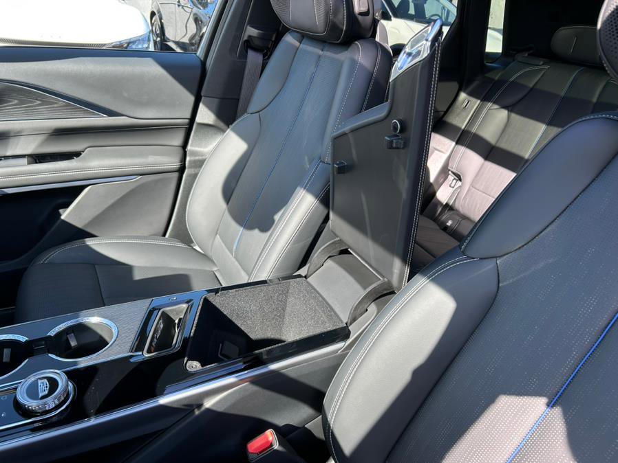 Used 2024 Cadillac Lyriq Luxury w/ LPO, Floor Liner Package image 21