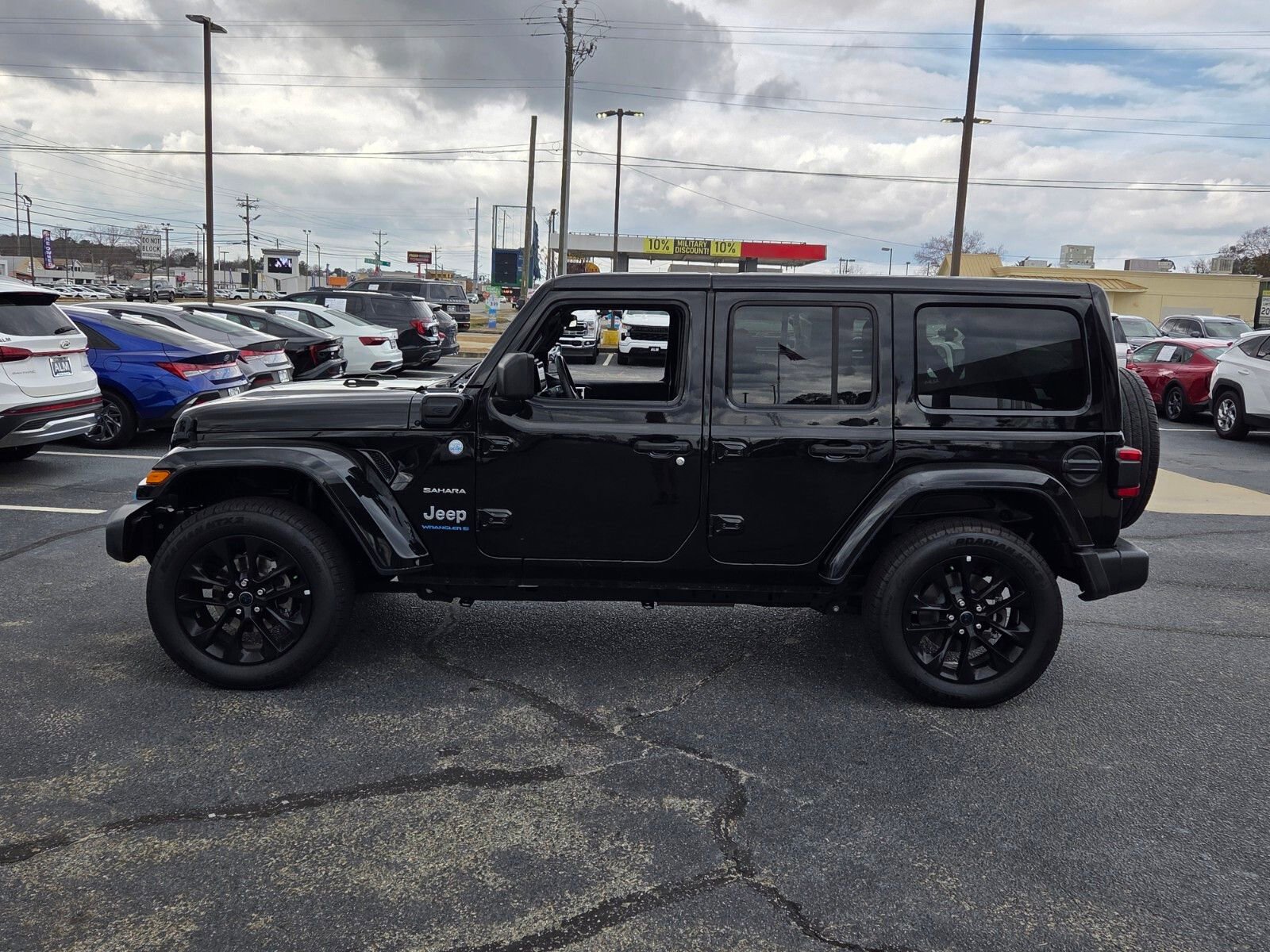 Used 2024 Jeep Wrangler Unlimited Sahara image 4