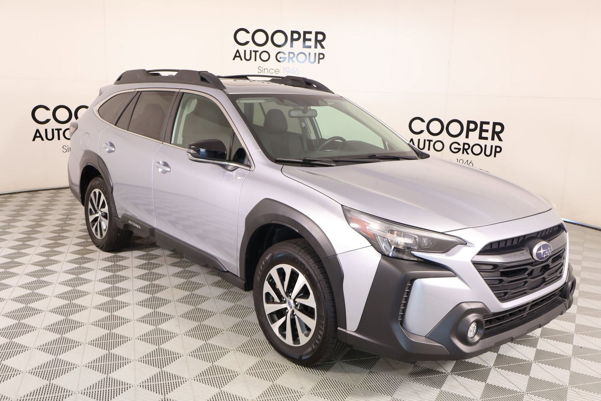 Used 2025 Subaru Outback Premium AWD/4WD image 1