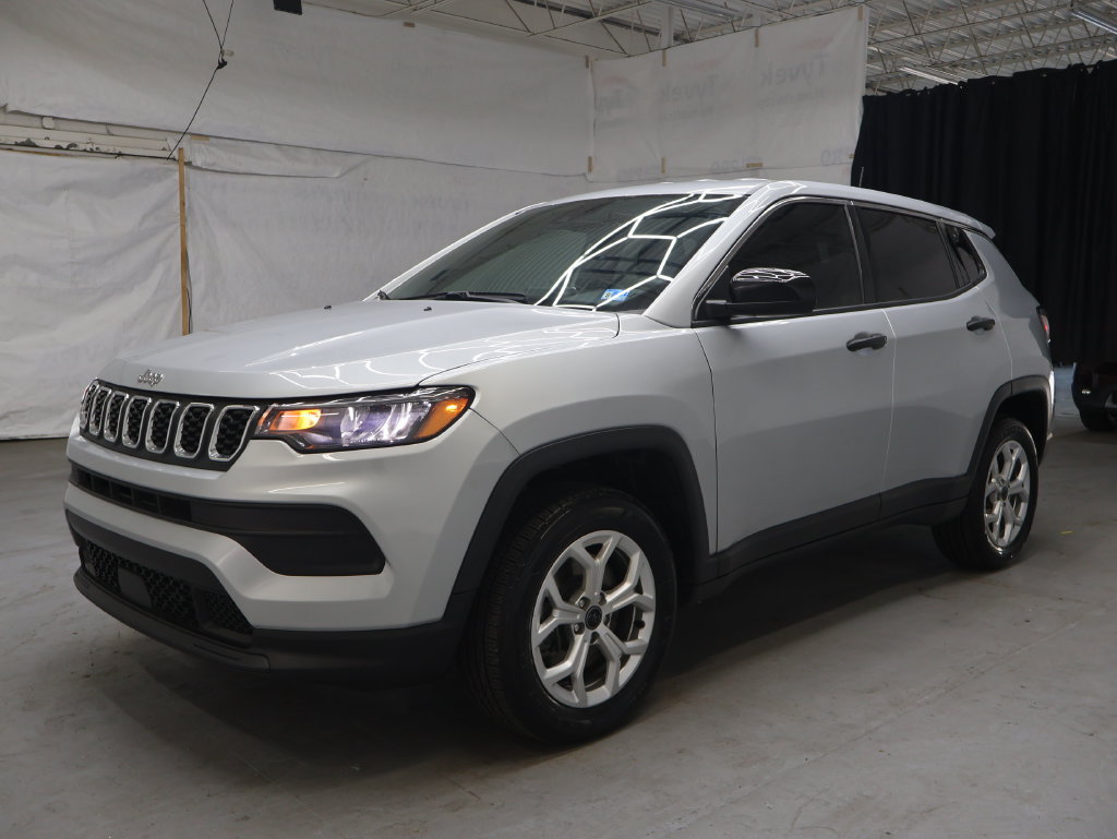 Used 2025 Jeep Compass Sport AWD/4WD image 3
