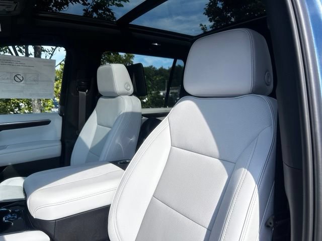 New 2026 Chevrolet Suburban Premier AWD/4WD image 11