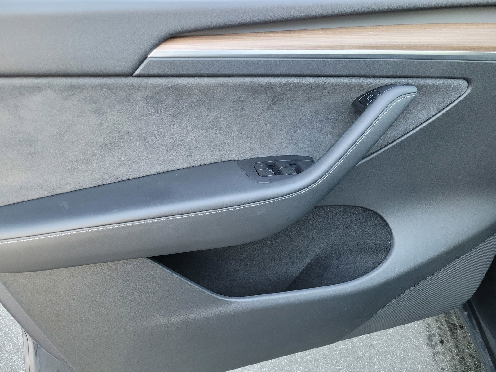 Used 2022 Tesla Model Y Long Range image 16