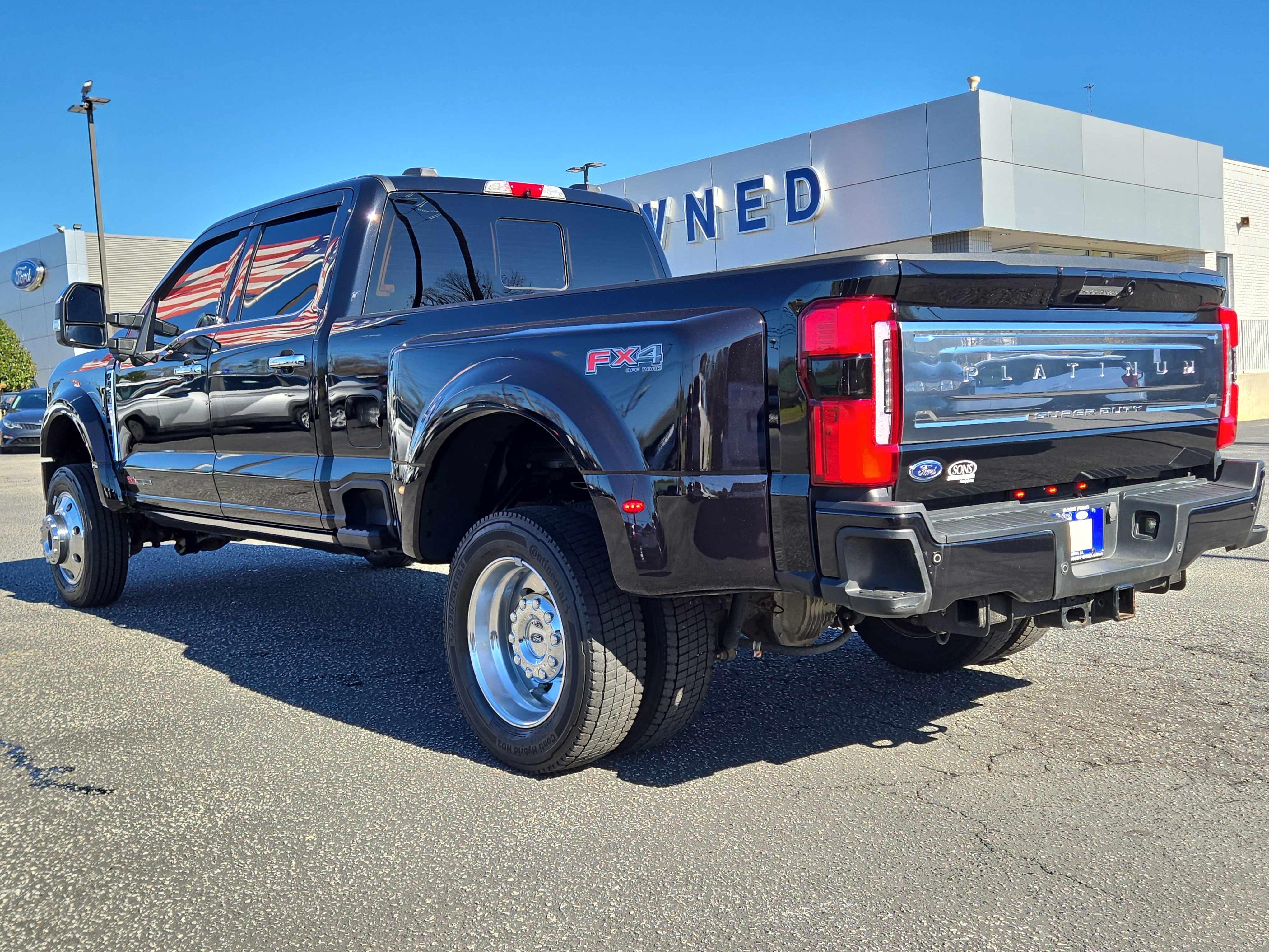 Used 2023 Ford F450 Platinum w/ FX4 Off-Road Package image 8