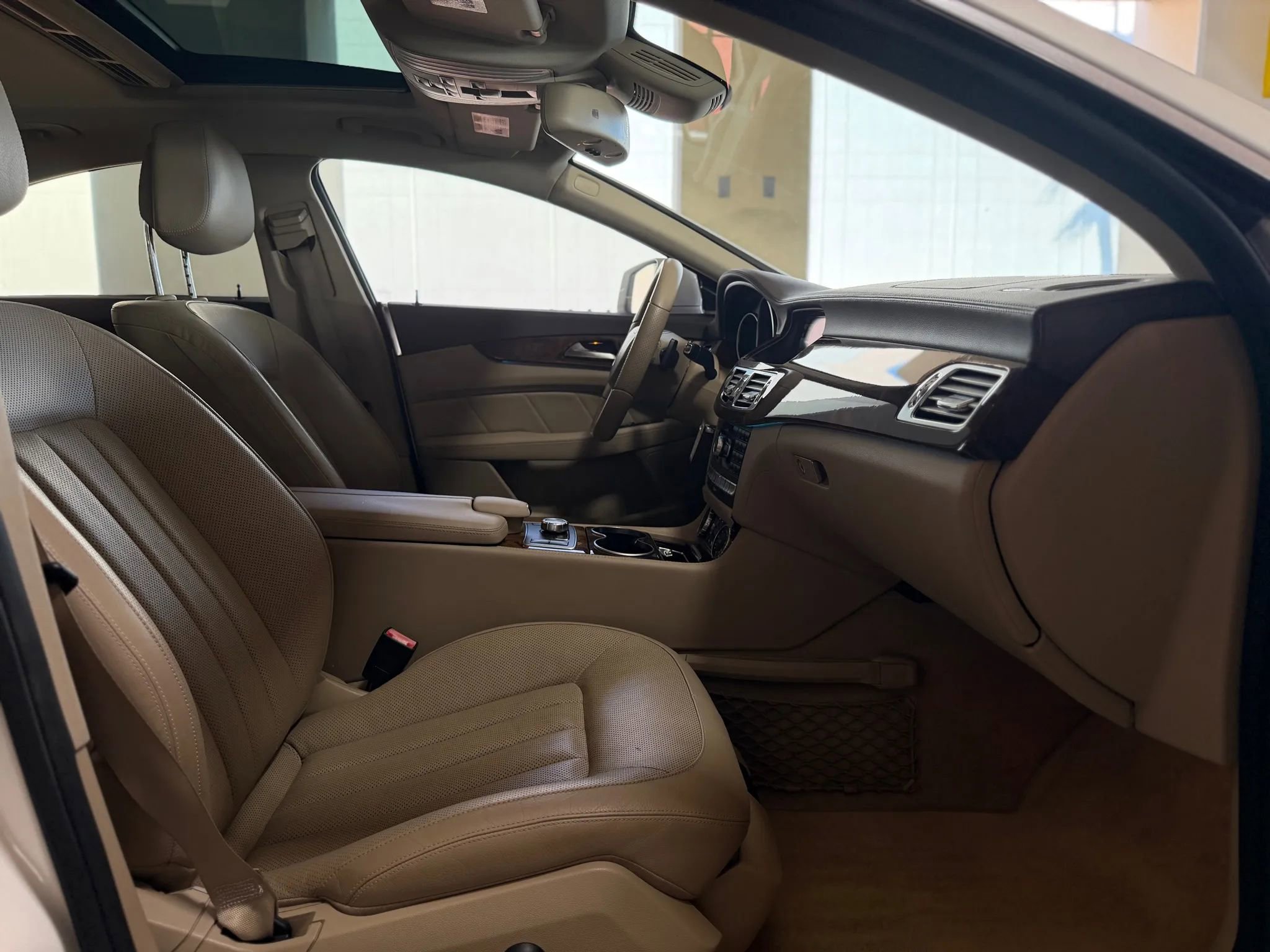 Used 2014 Mercedes-Benz CLS 550 4MATIC w/ Premium 1 Package image 18