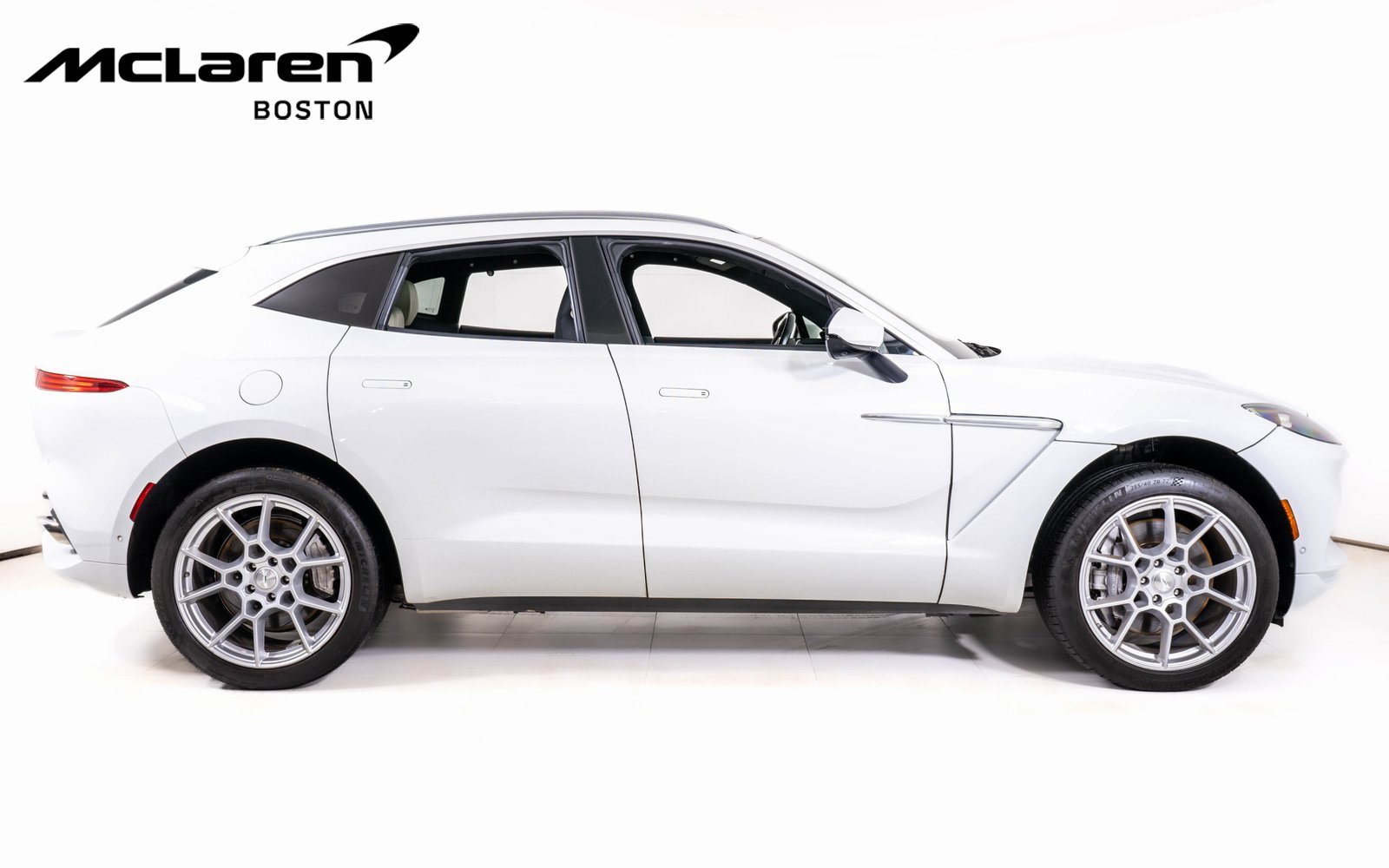 Used 2022 Aston Martin DBX image 6