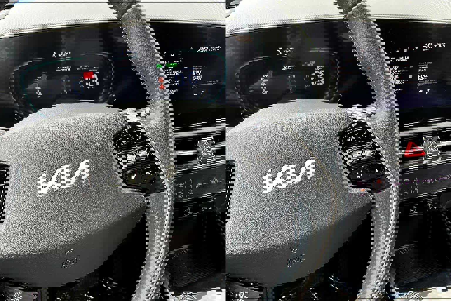 Used 2023 Kia Niro EX image 24