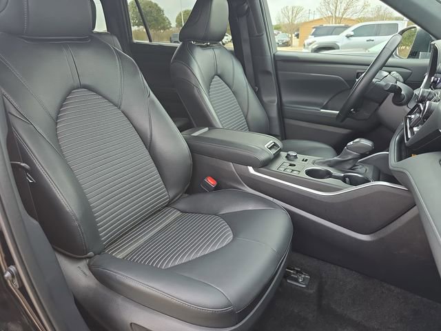 Used 2025 Toyota Highlander XSE image 10
