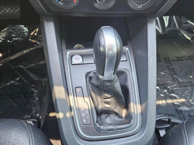 Used 2016 Volkswagen Jetta SE FWD image 12