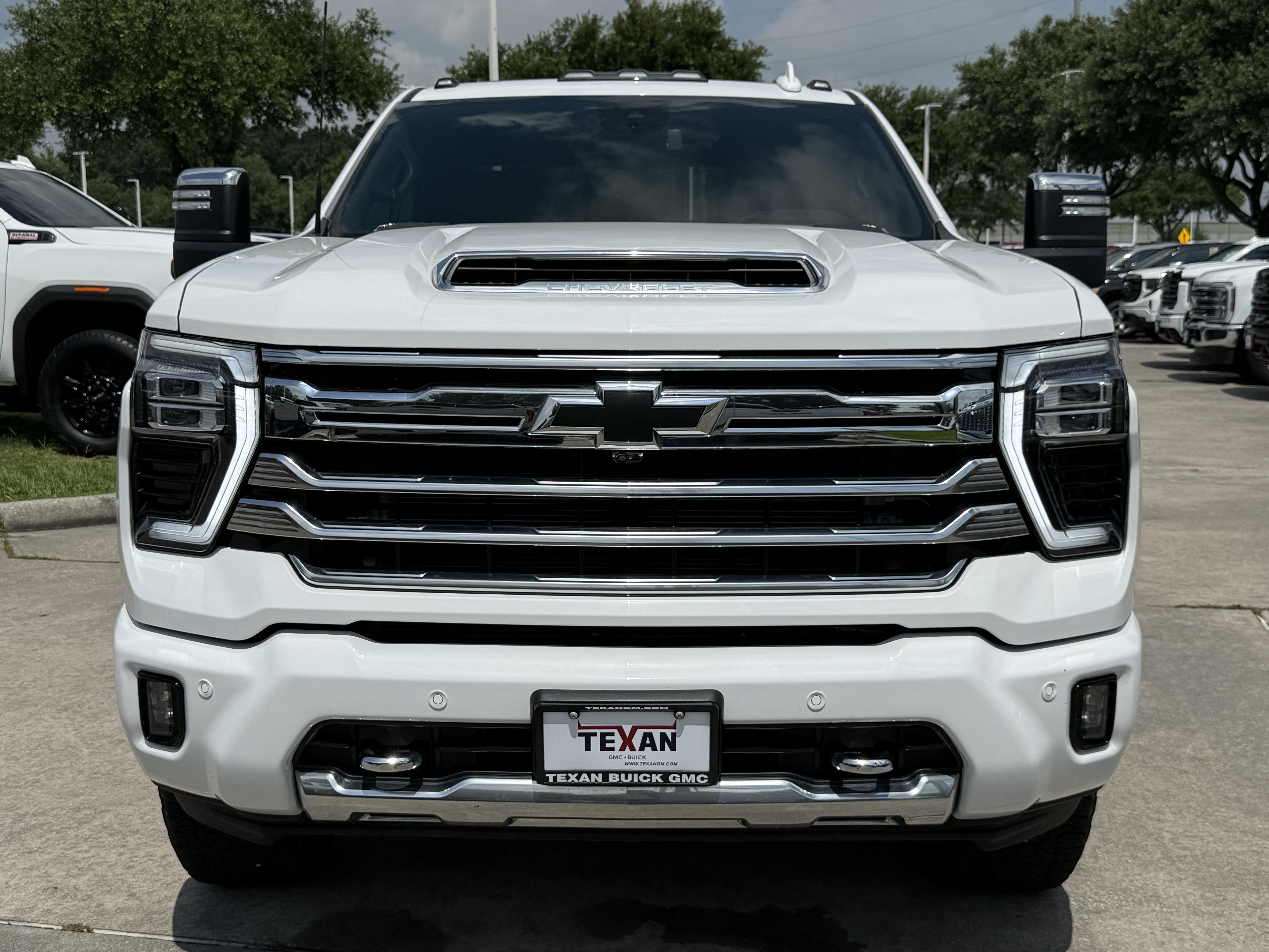 Used 2024 Chevrolet Silverado 2500 High Country AWD/4WD image 9