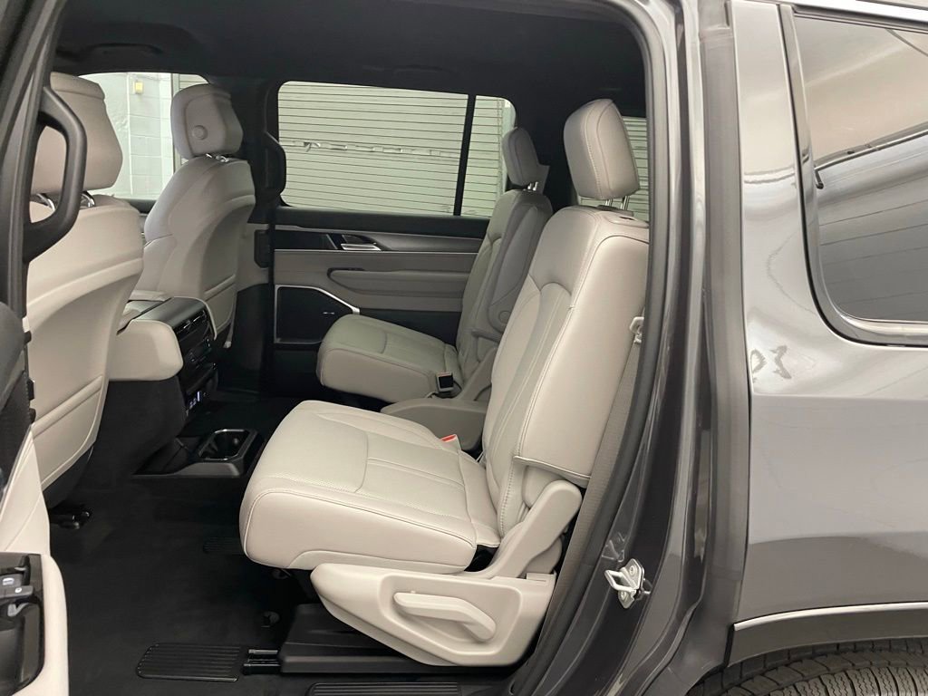 New 2026 Jeep Grand Wagoneer 4WD image 18