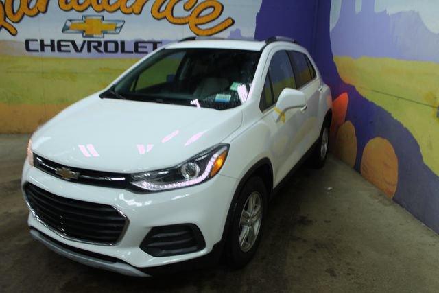 Used 2017 Chevrolet Trax LT w/ Sun & Sound Package FWD image 8