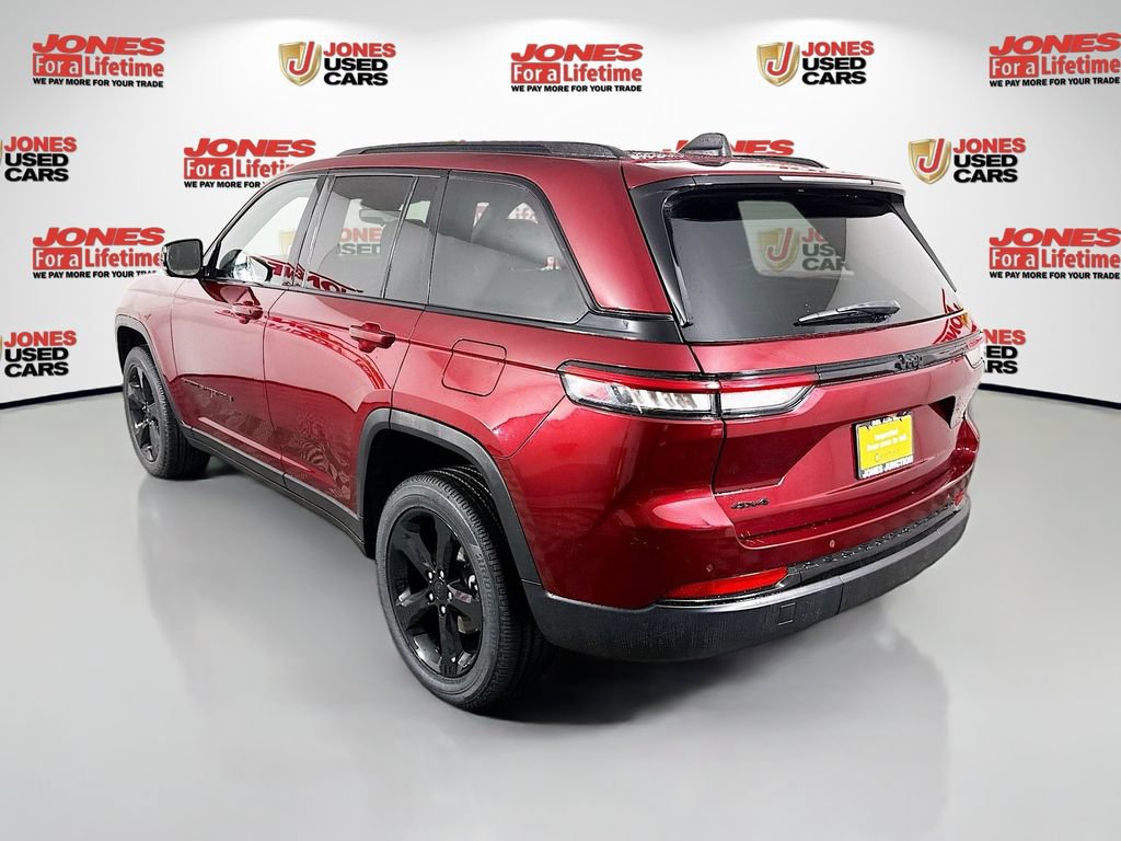 Used 2023 Jeep Grand Cherokee Altitude AWD/4WD image 2