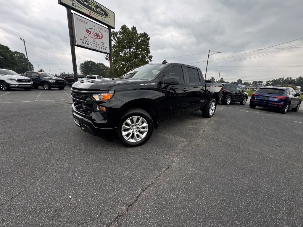 Used 2024 Chevrolet Silverado 1500 Custom image 1