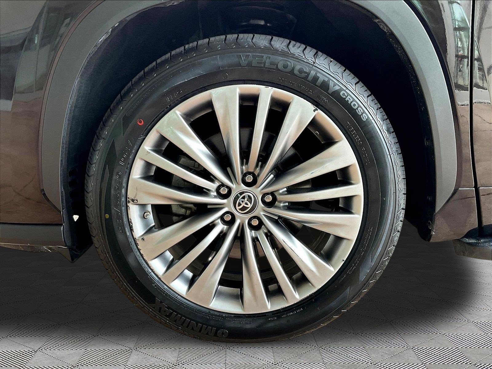 Used 2021 Toyota Highlander Platinum FWD image 33