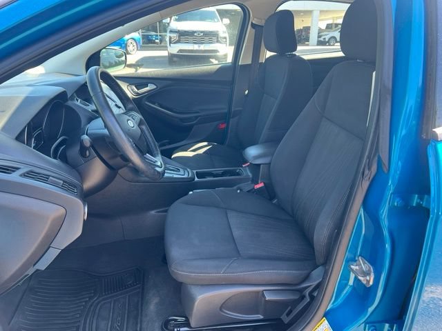 Used 2016 Ford Focus SE w/ SE Cold Weather Package FWD image 18