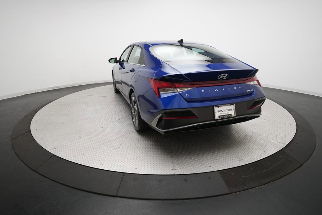 Used 2025 Hyundai Elantra Limited image 34